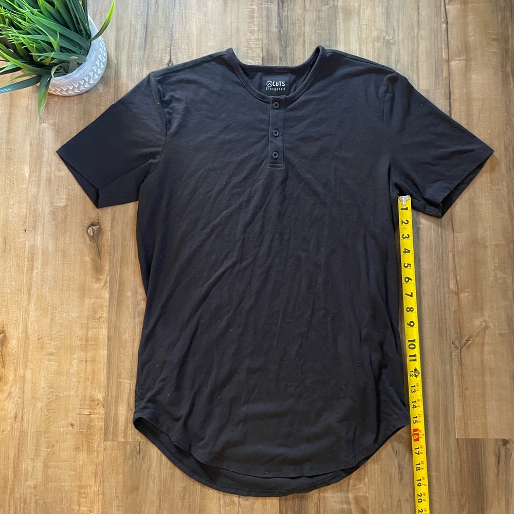 Cuts Elongated Henley black Large